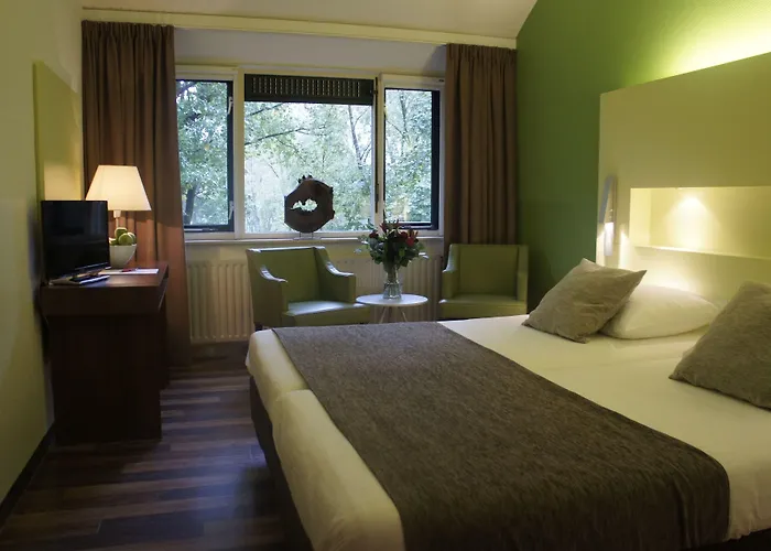 50|50 Belmont Hotel 3*